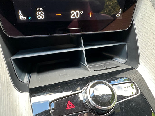 Polestar 2, hyldeløsning for rum i centerkonsol, inkl. lille skuffe