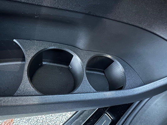 Polestar 2 kopholder til dørskuffen, Ny opdateret version, venstre side (1stk/førersiden)